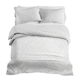 Set di biancheria da letto con coperte terapeutiche e delicati mazzi di fiori