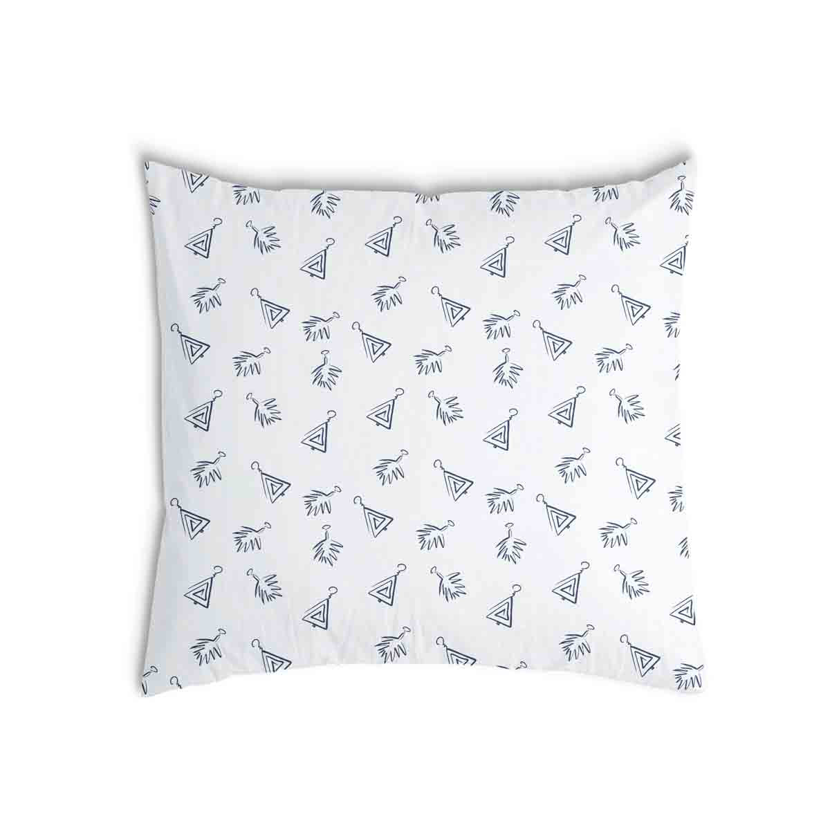 Cuscino sanitario bianco con orecchini boho