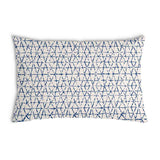 Cuscino sanitario bianco con delicate forme blu