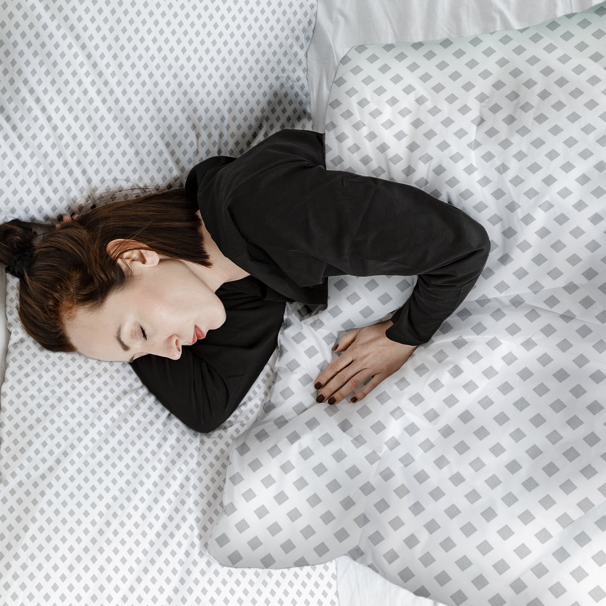 Set di biancheria da letto con coperte terapeutiche bianco con delicati quadretti
