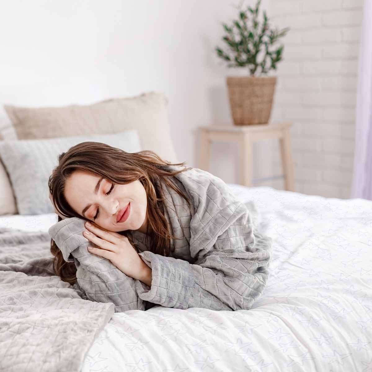 Set di biancheria da letto con coperte terapeutiche bianco con delicati stelle