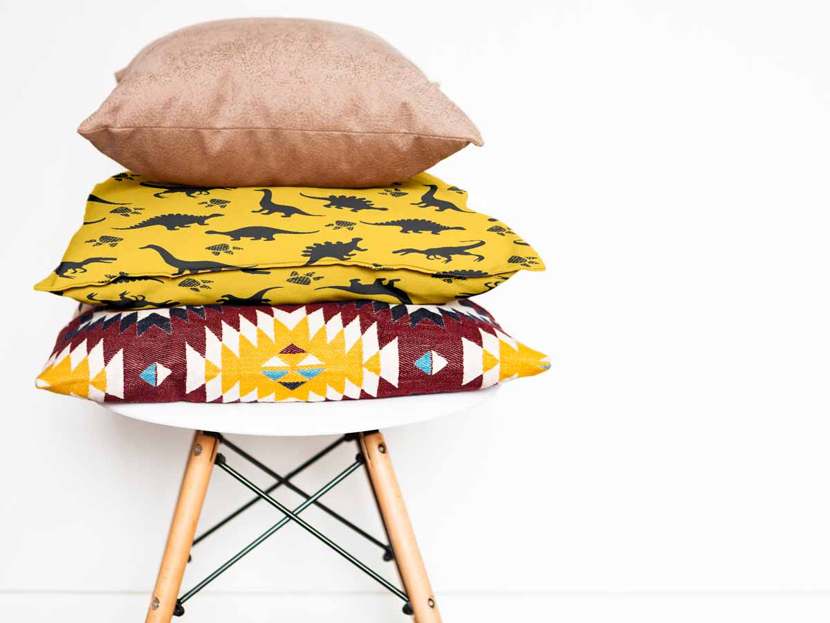 Cuscino salute giallo con dinosauro