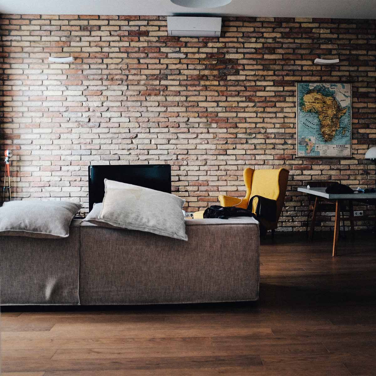 Cuscino sanitario grigio con motivo bianco