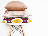 Cuscino salute beige con volto astratto