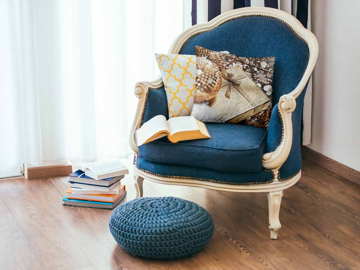 Cuscino salute con regalo dorato