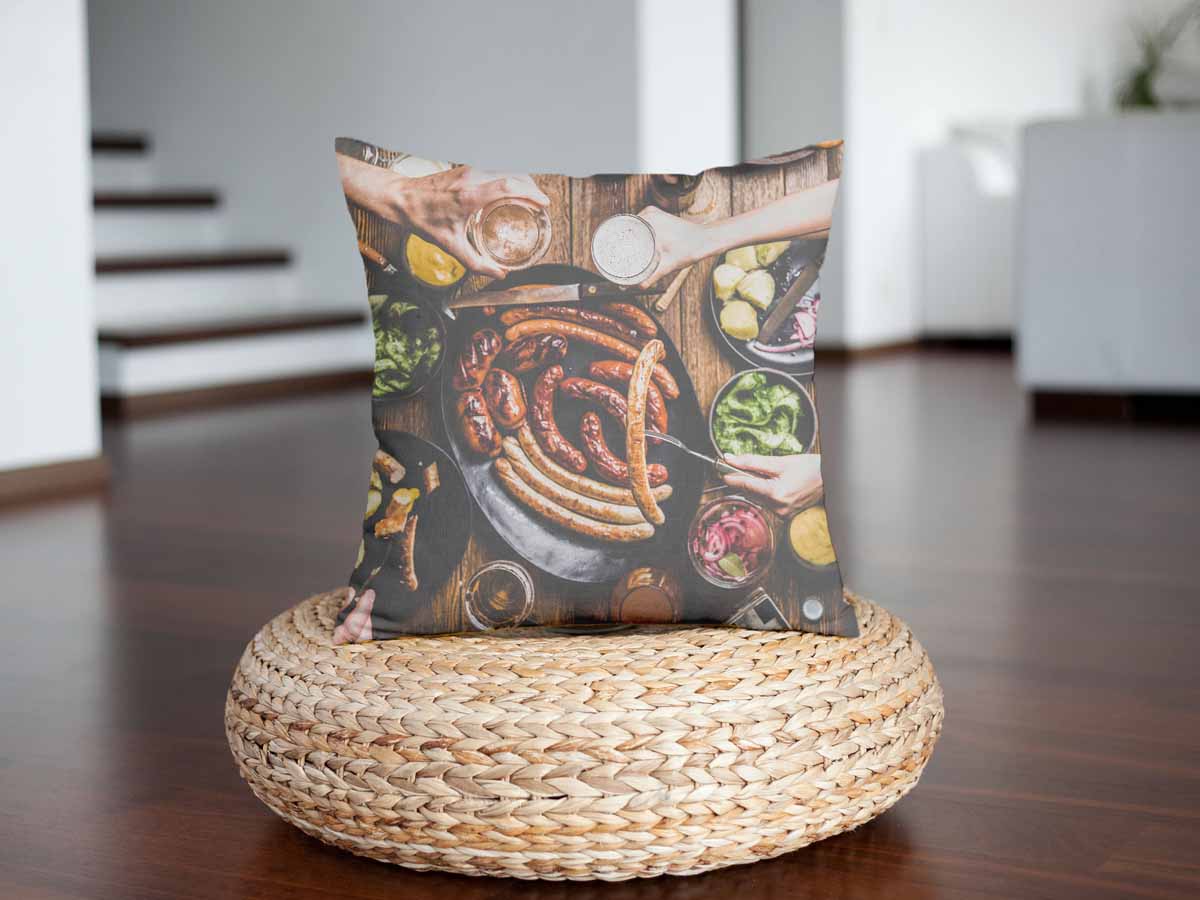 Cuscino sanitario con piatto di salsicce