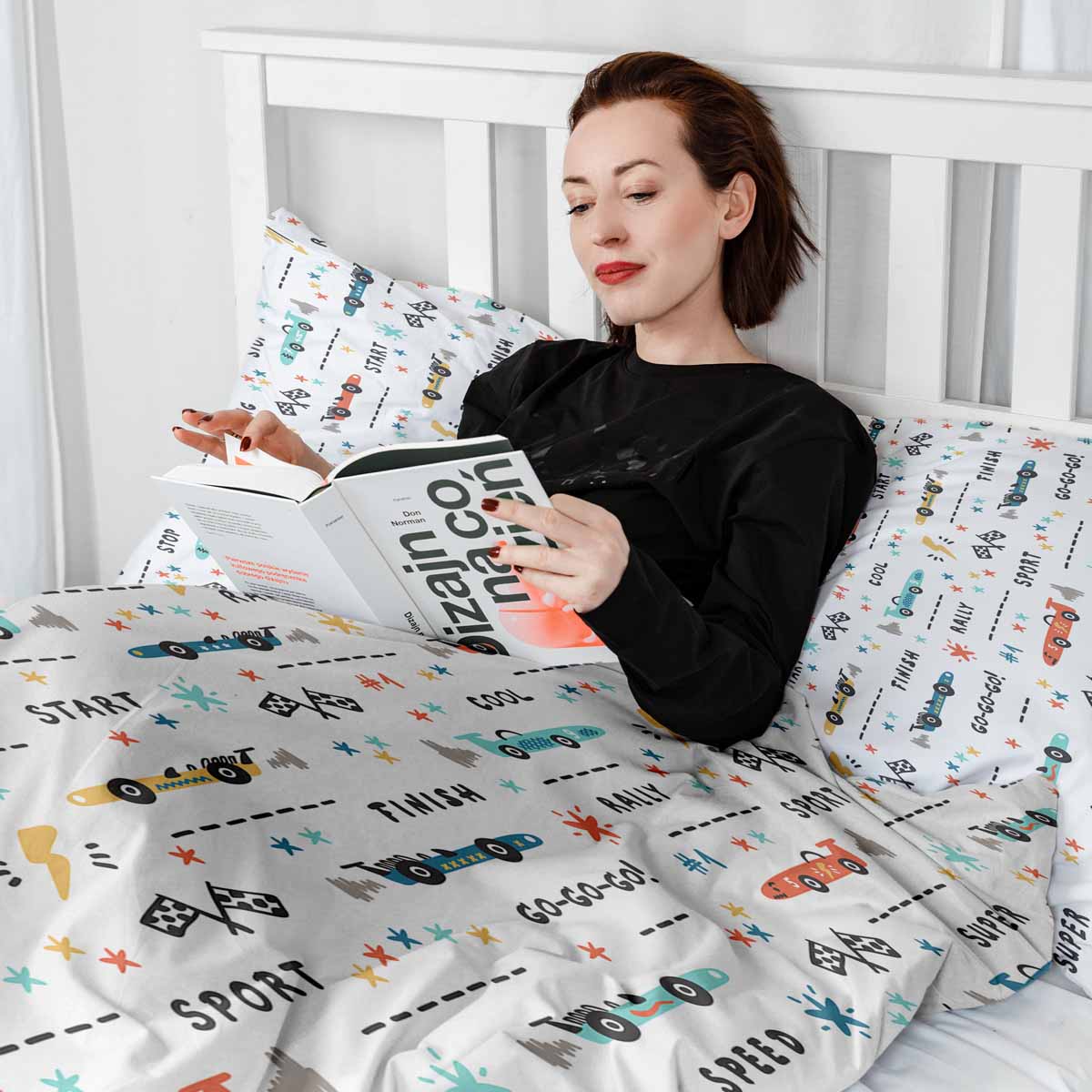 Set di biancheria da letto con coperta terapeutica bianca con macchine da corsa