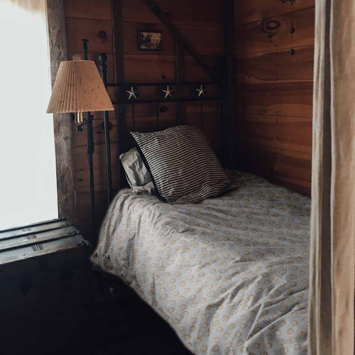 Set di biancheria da letto con coperte terapeutiche e cerchi arancioni