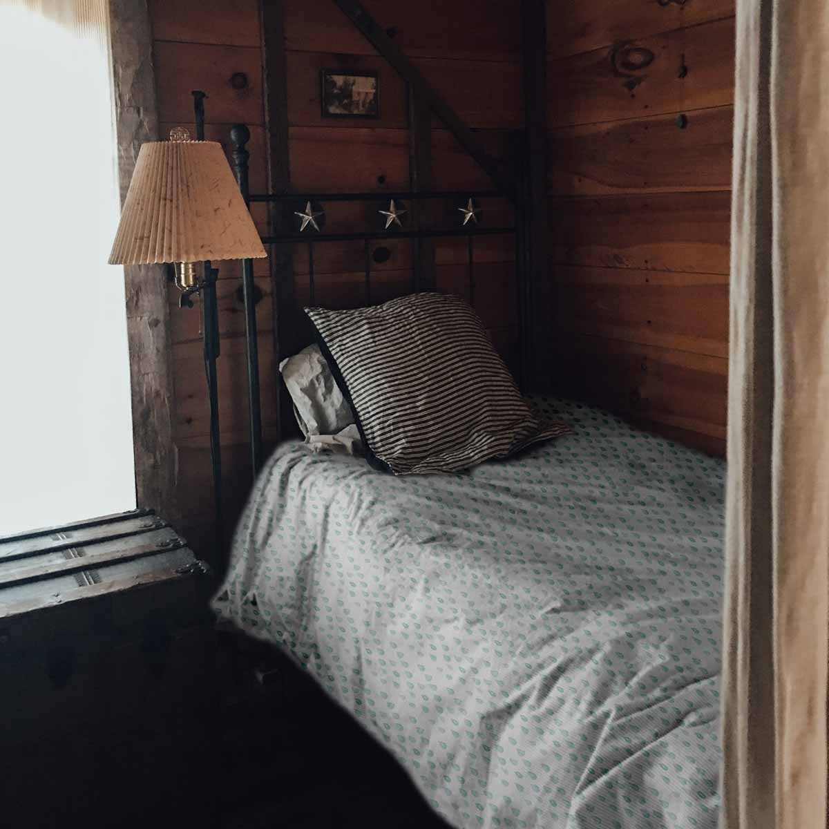 Set di biancheria da letto con coperte terapeutiche e gocce blu