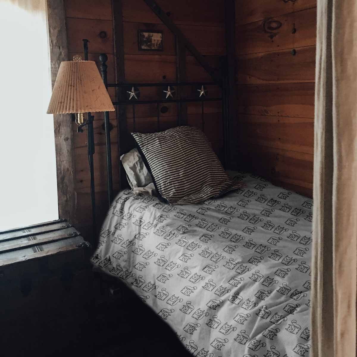 Set di biancheria da letto con coperta terapeutica bianca con gatto