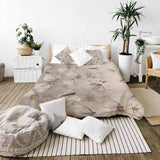 Set di biancheria da letto beige con coperte terapeutiche e tarme