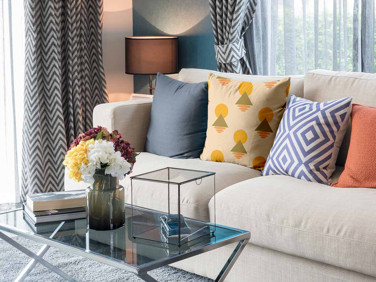 Cuscino sanitario con forme gialle