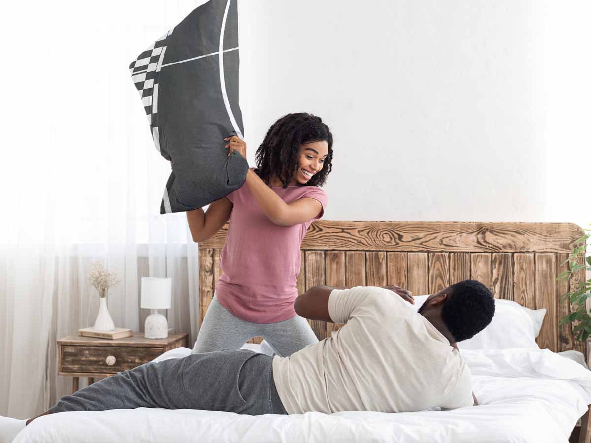 Cuscino sanitario grigio scuro con strisce bianche