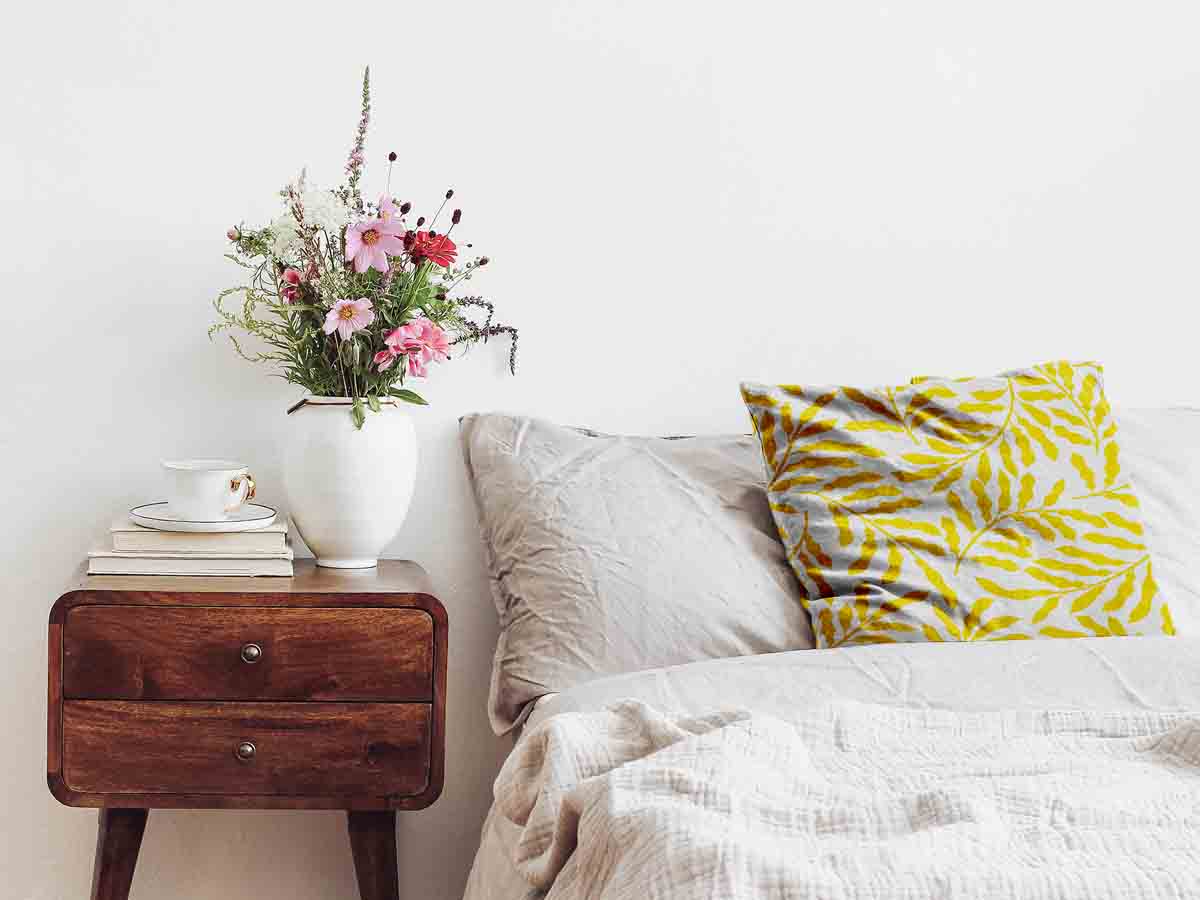 Cuscino sanitario con rami gialli