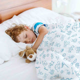Set di biancheria da letto con coperte terapeutiche bianche e giocattoli