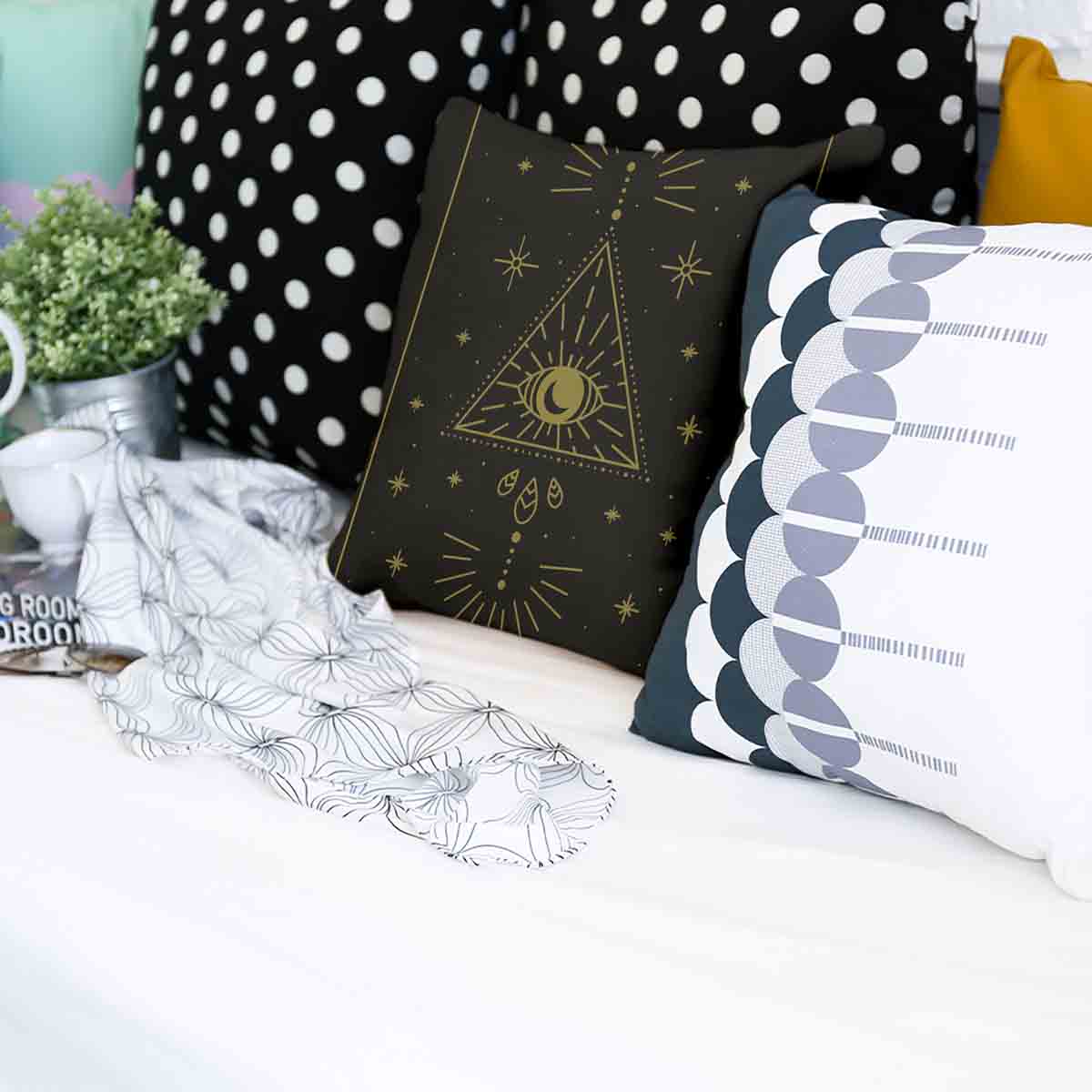 Cuscino salute nero sole e cosmo