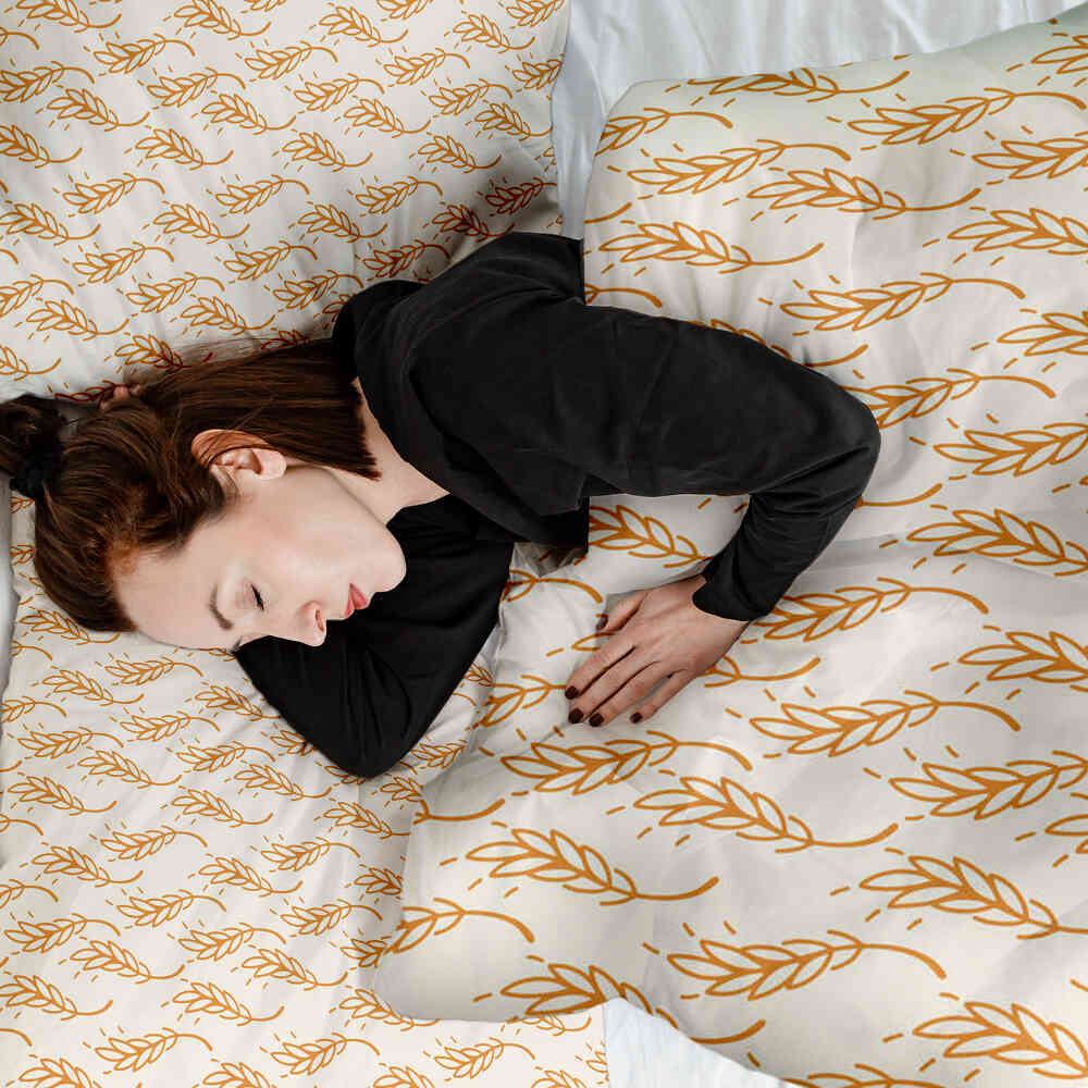 Set di biancheria da letto con coperta terapeutica bianca con grano giallo
