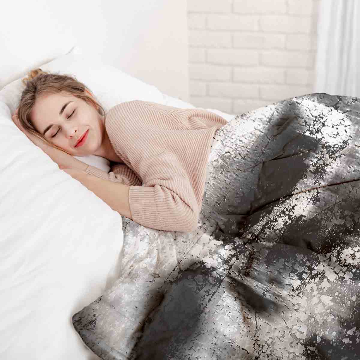 Set di biancheria da letto con coperta terapeutica nera con motivo mélange