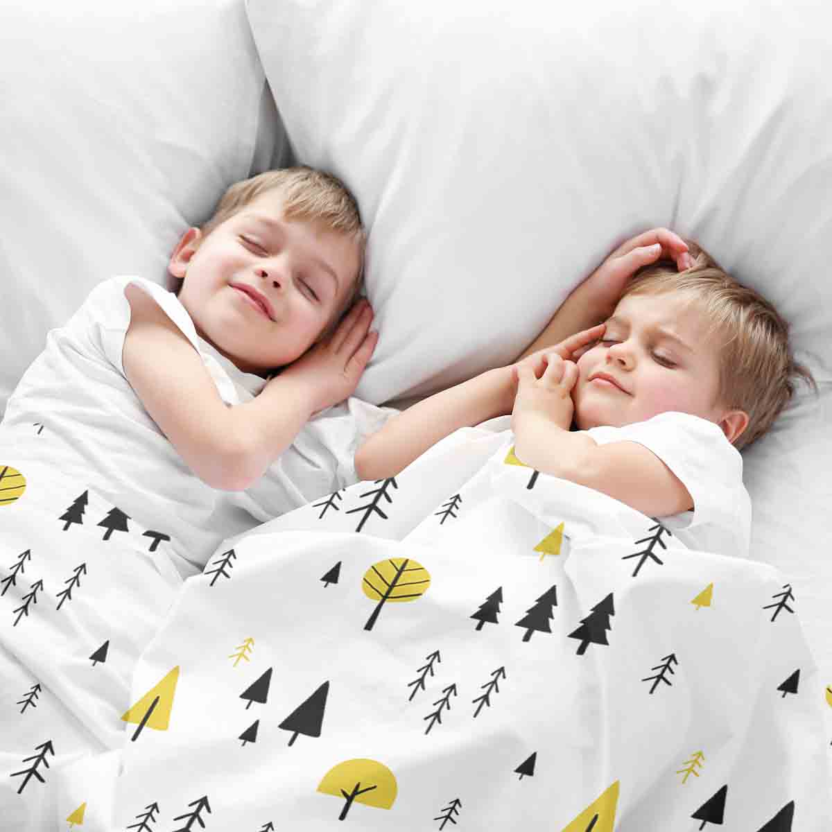 Set di biancheria da letto con coperte terapeutiche e alberi gialli