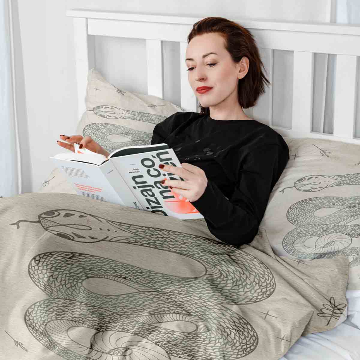 Set di biancheria da letto beige con coperta terapeutica e serpente