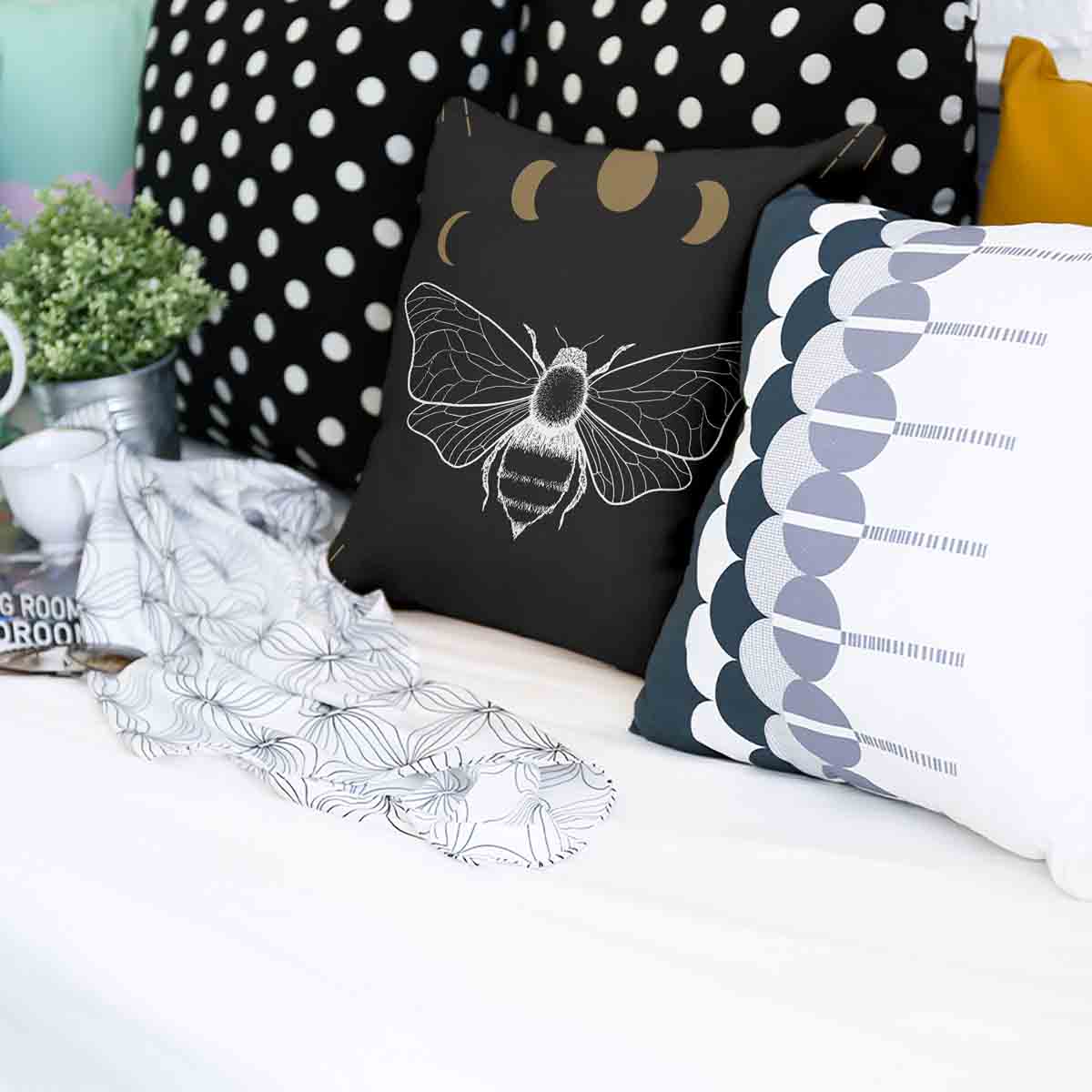 Cuscino sanitario nero con falena