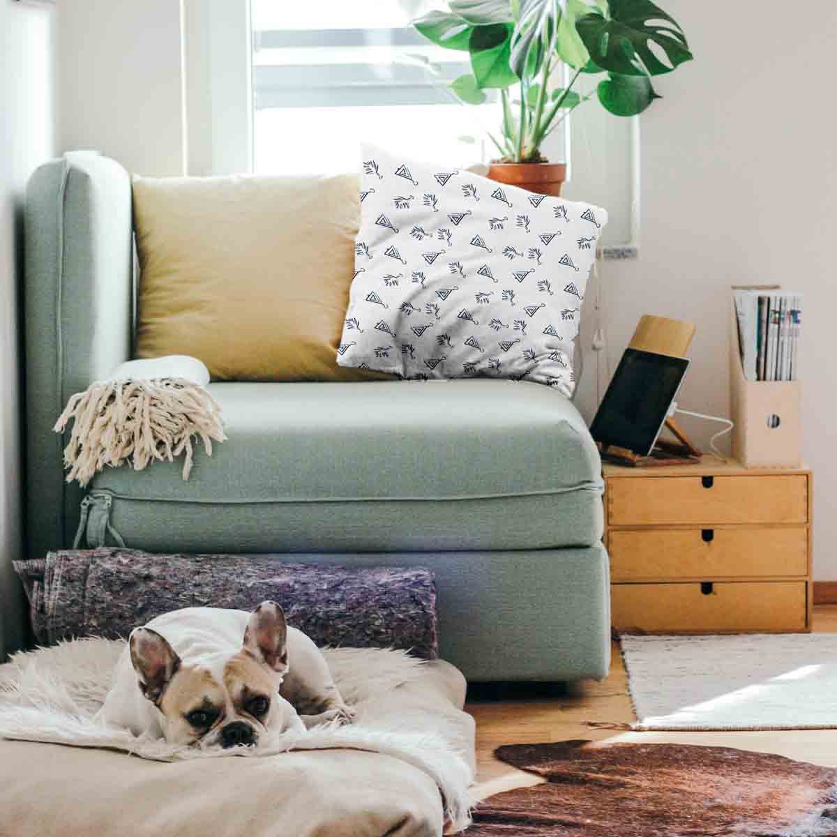 Cuscino sanitario bianco con orecchini boho