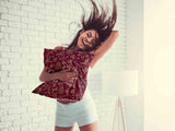 Cuscino salute rosso con divertenti motivi natalizi
