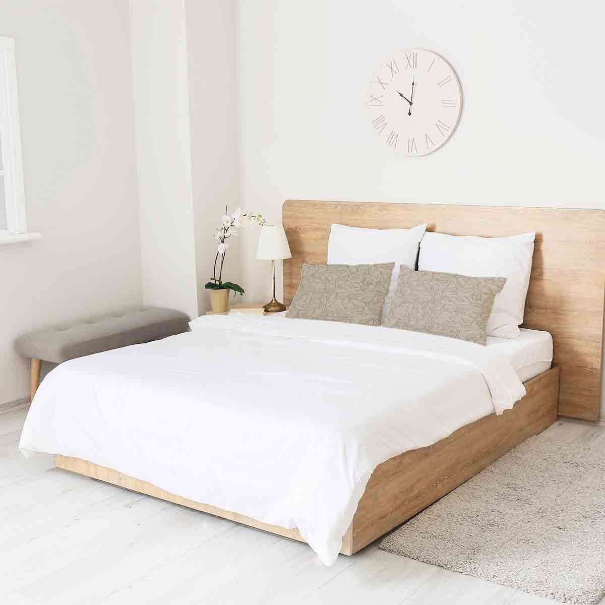 Cuscino sanitario beige con foglia nera