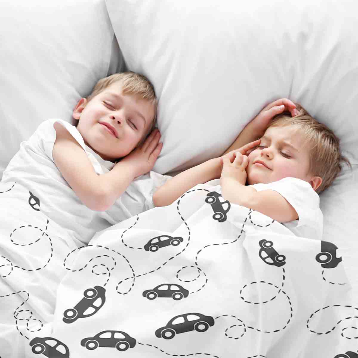 Set di biancheria da letto con coperte terapeutiche e automobili nere