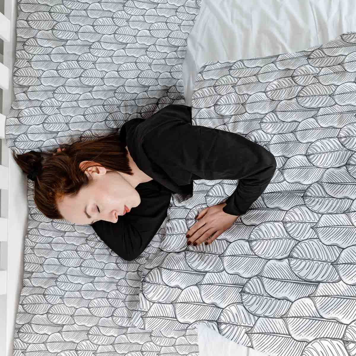 Set di biancheria da letto con coperte terapeutiche grigie con foglie di acero