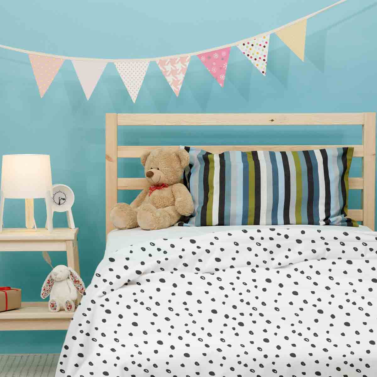 Set di biancheria da letto con coperta terapeutica bianca con molti piccoli puntini