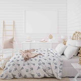 Set di biancheria da letto con coperte terapeutiche bianche e orecchini boho