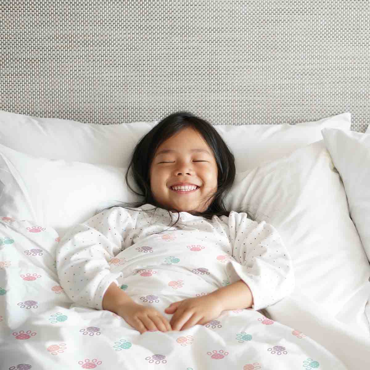 Set di biancheria da letto con coperte terapeutiche bianco con zampe colorate