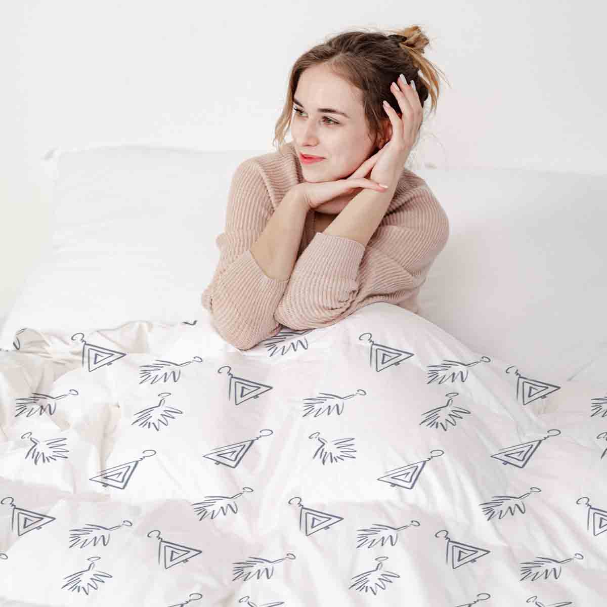 Set di biancheria da letto con coperte terapeutiche bianche e orecchini boho