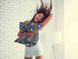 Cuscino sanitario blu con mazzo di fiori