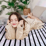 Set di biancheria da letto con coperte terapeutiche a righe orizzontali grigie