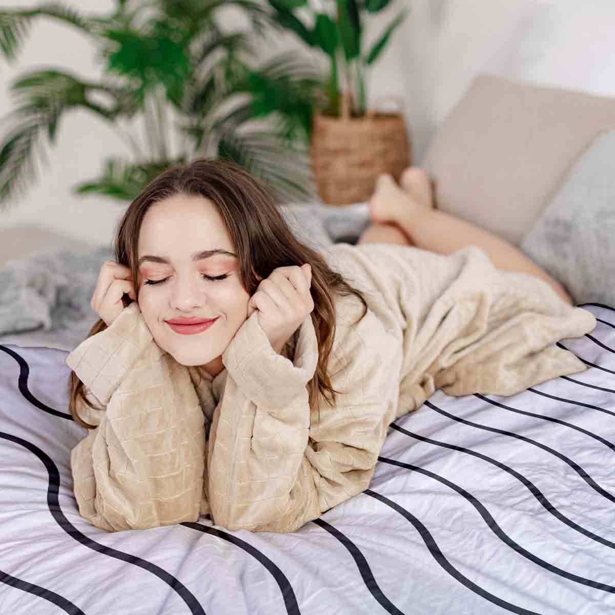 Set di biancheria da letto con coperta terapeutica motivo a onde grigio chiaro