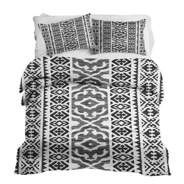Set di biancheria da letto con coperte terapeutiche e forme nere