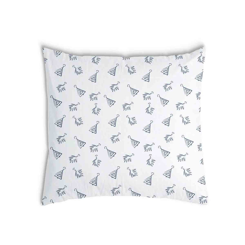 Cuscino sanitario bianco con orecchini boho