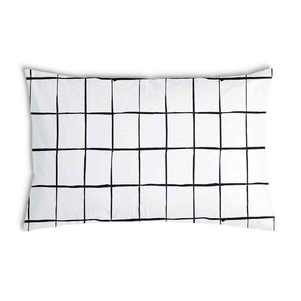 Cuscino sanitario bianco con quadri neri