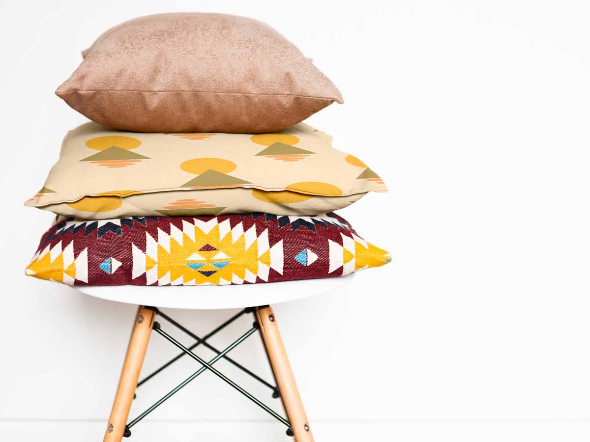 Cuscino sanitario con forme gialle