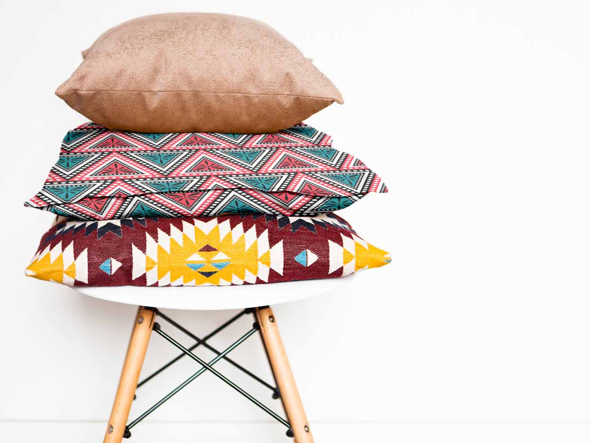 Cuscino sanitario con triangoli colorati