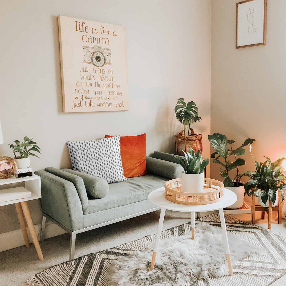 Cuscino sanitario bianco con macchie grigie