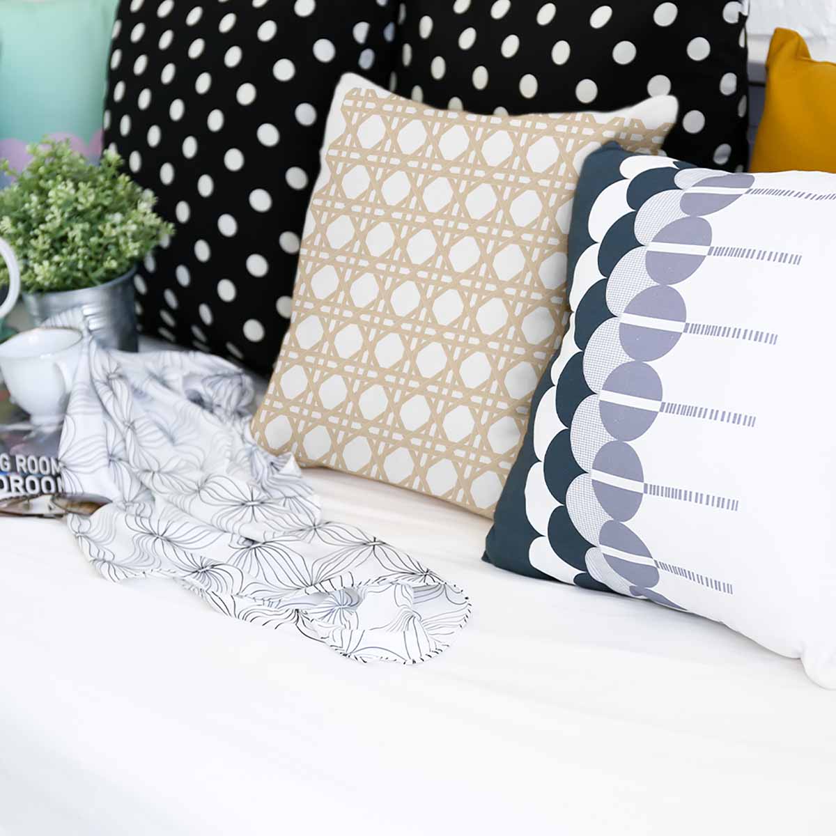 Cuscino sanitario bianco con cerchi beige