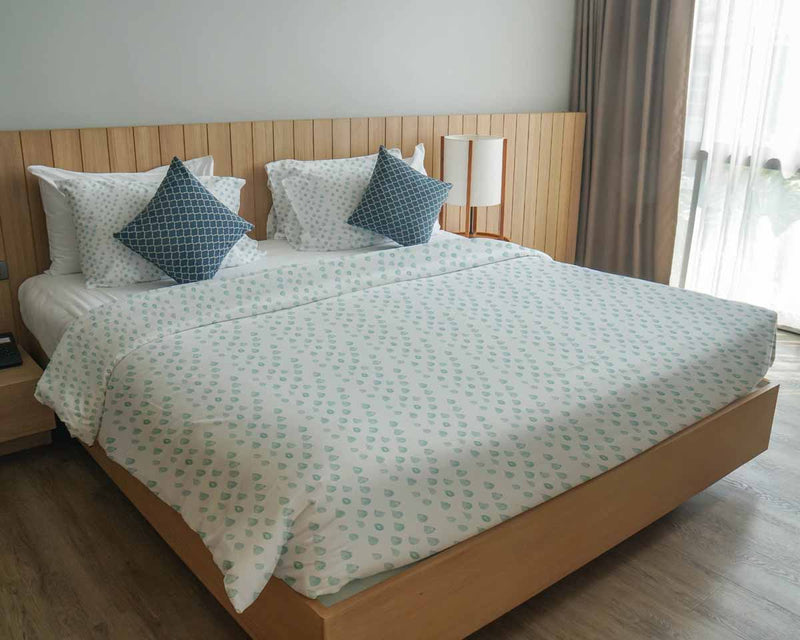 Set di biancheria da letto con coperte terapeutiche e gocce blu