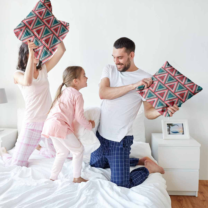 Cuscino sanitario con triangoli colorati