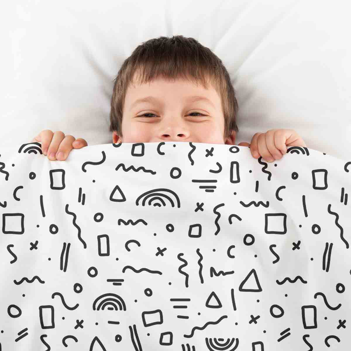 Set di biancheria da letto con coperte terapeutiche bianco con forme nere