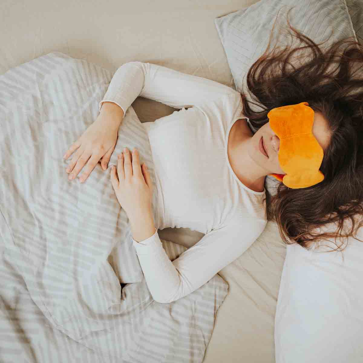 Set di biancheria da letto beige con coperte terapeutiche a righe