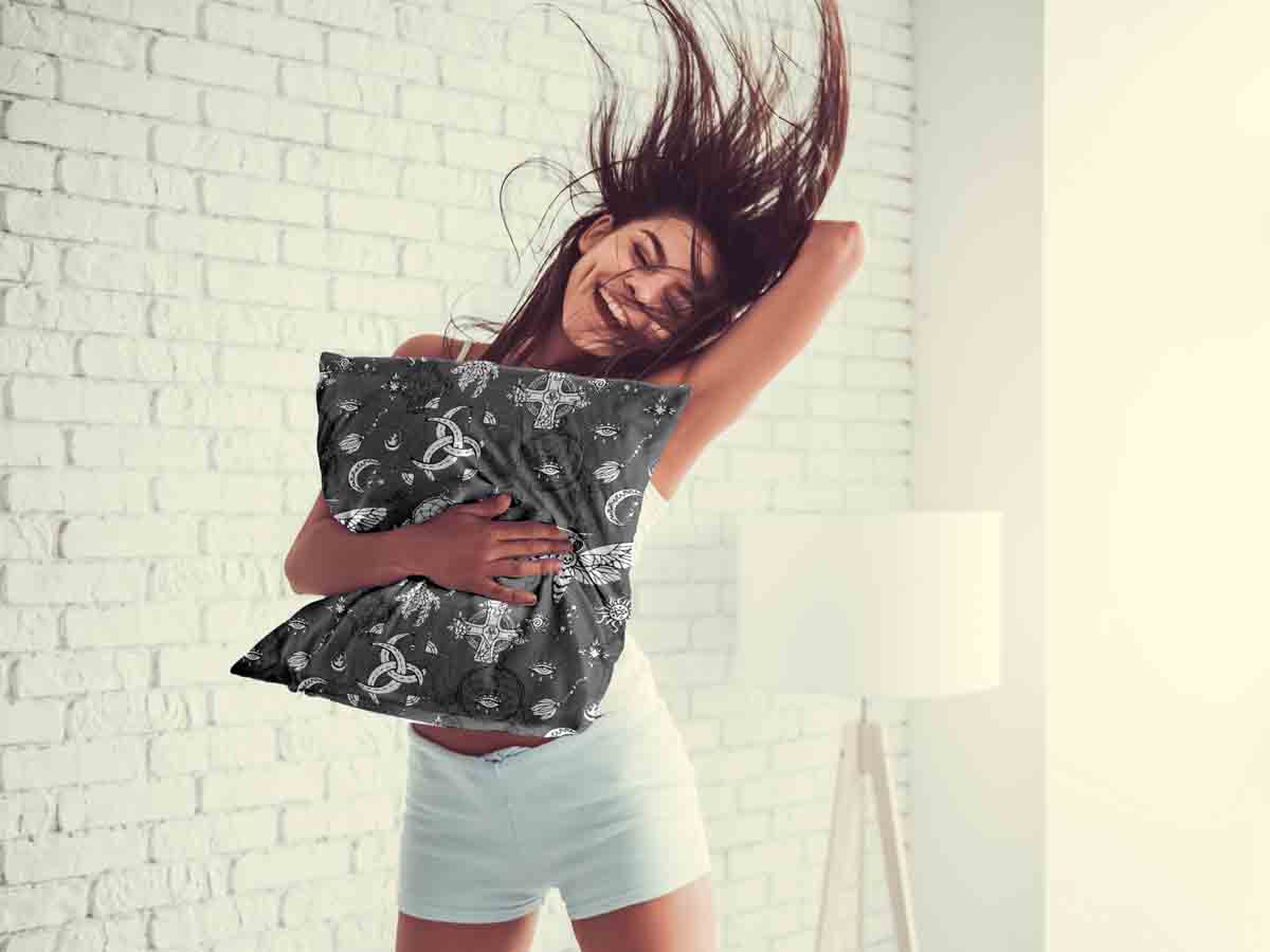 Cuscino salute nero libellula spaventosa