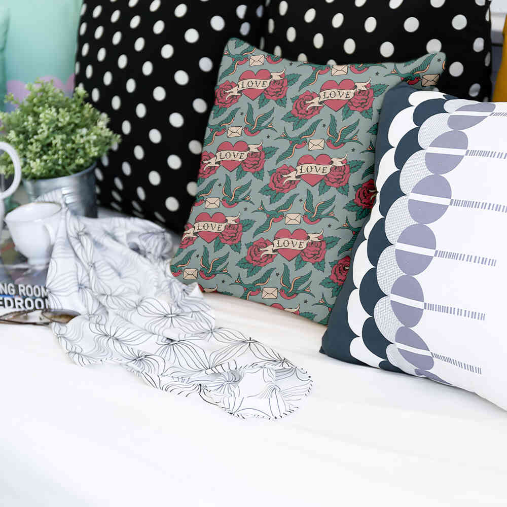 Cuscino salute Love Tattoo